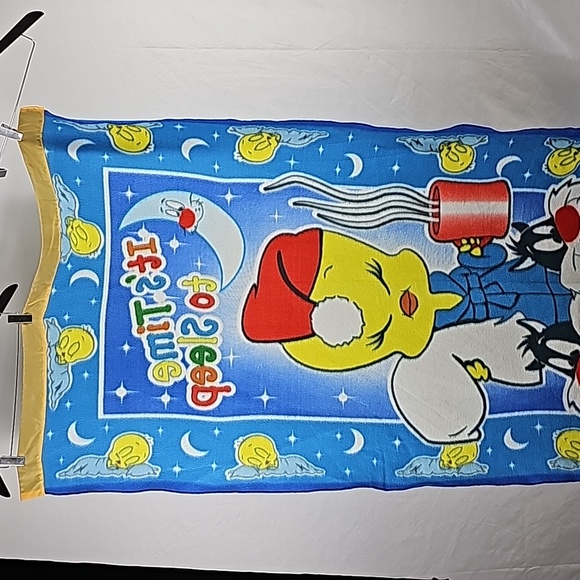 Tweety Bird Blanket - Picture 3 of 4